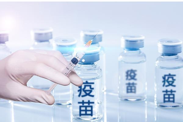 我國新冠疫苗累計接種近24億劑次，專(zhuān)家回應熱點(diǎn)問(wèn)題